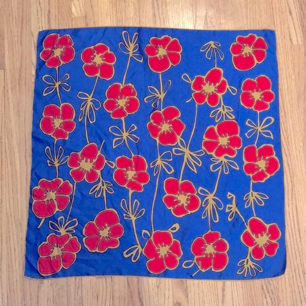 ⭐️ Vintage 100% Silk Poppy Flower Scarf
